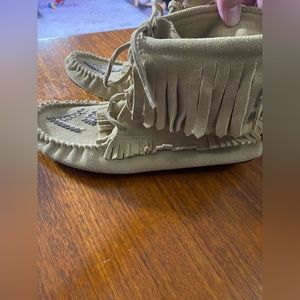 Manitobah mukluks brand new